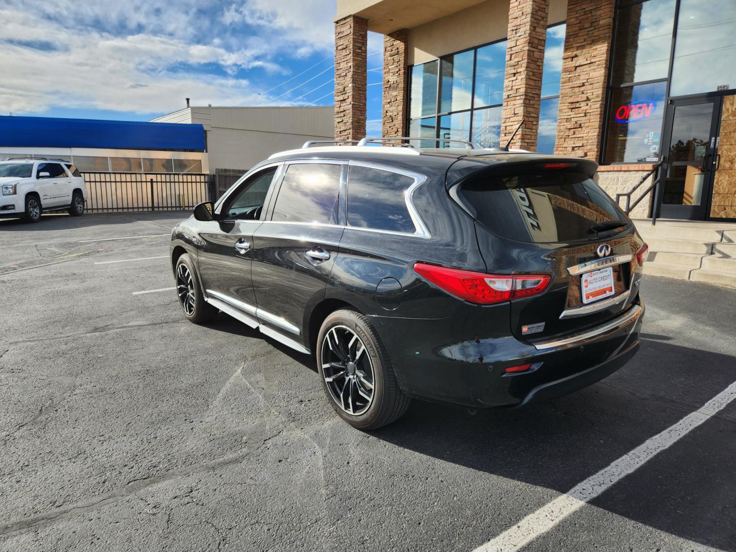 2014 INFINITI QX60 BASE AWD (5N1AL0MM9EC) with an 3.5L V6 DOHC 24V engine, located at 10890 W. Colfax Ave., Lakewood, CO, 80215, (303) 274-7692, 39.739914, -105.120132 - Photo#7